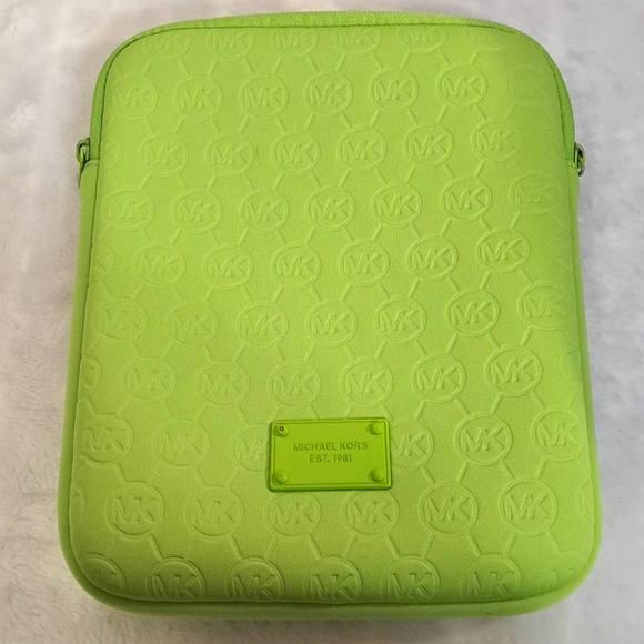Michael Kors Embossed MK Double zipper Padded Tablet Sleeve - Picture 2 of 8